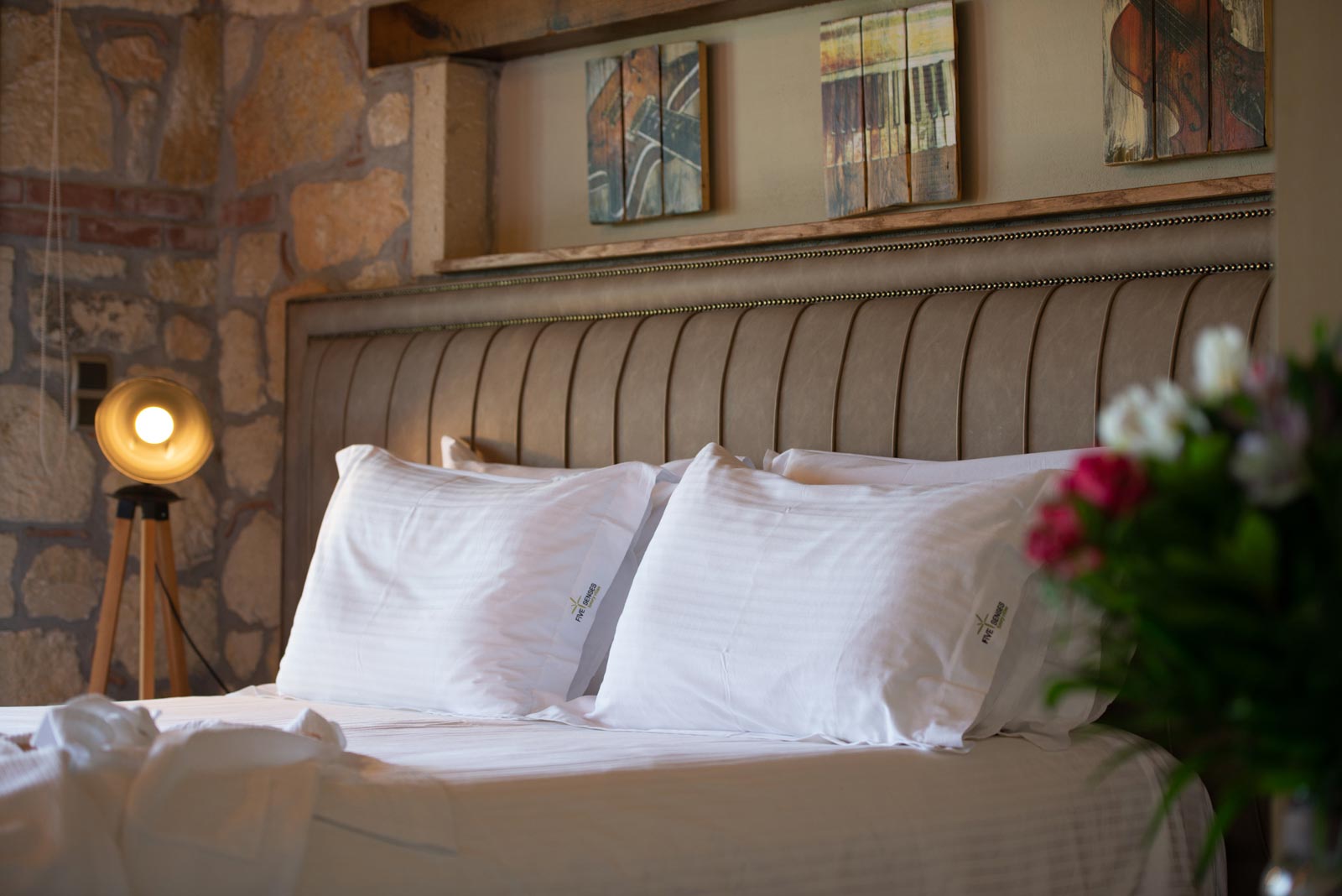Tiara Holidays - Five Sense Luxury Villas - Akoi - bedroom